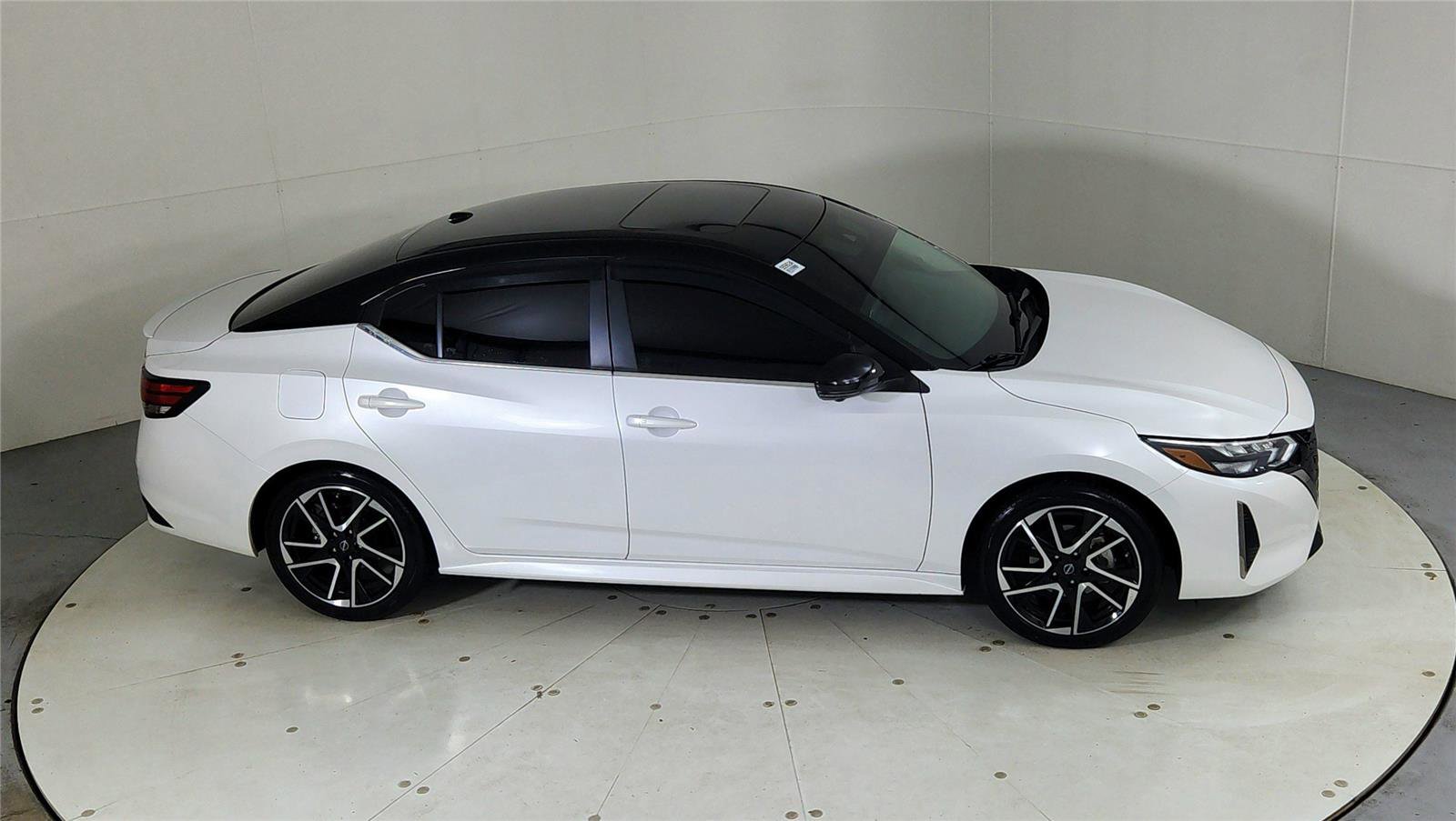 Certified 2025 Nissan Sentra SR w/ SR Premium Package image 24