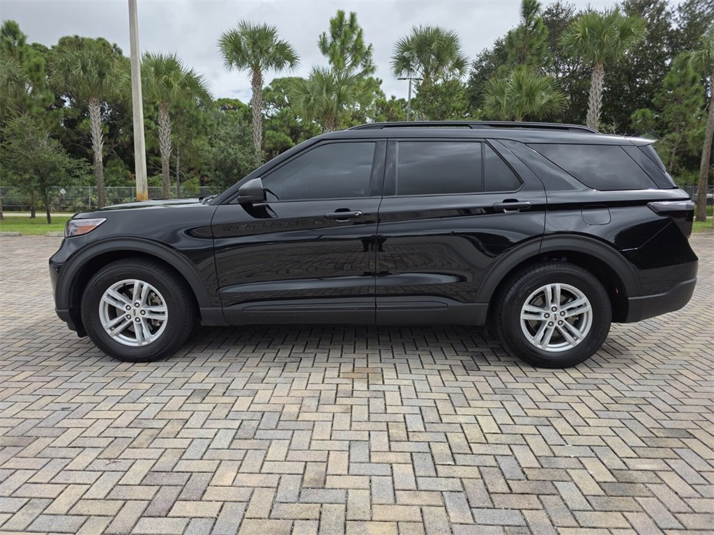 Used 2023 Ford Explorer XLT w/ Equipment Group 202A image 8