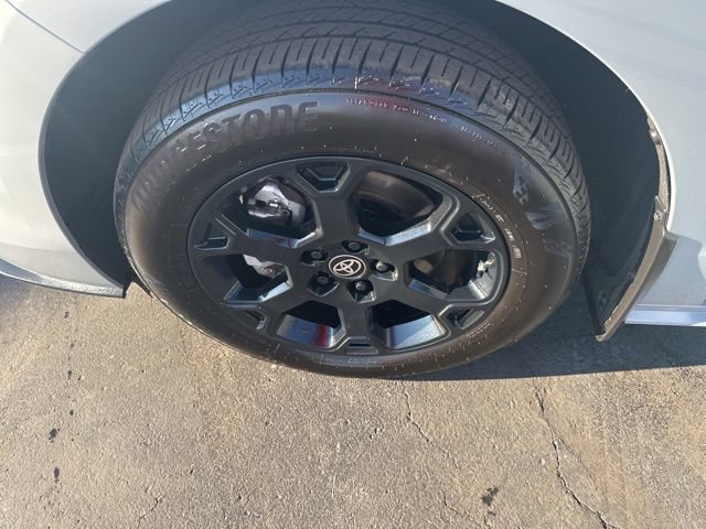 Used 2025 Toyota Sienna XLE Woodland Edition image 25