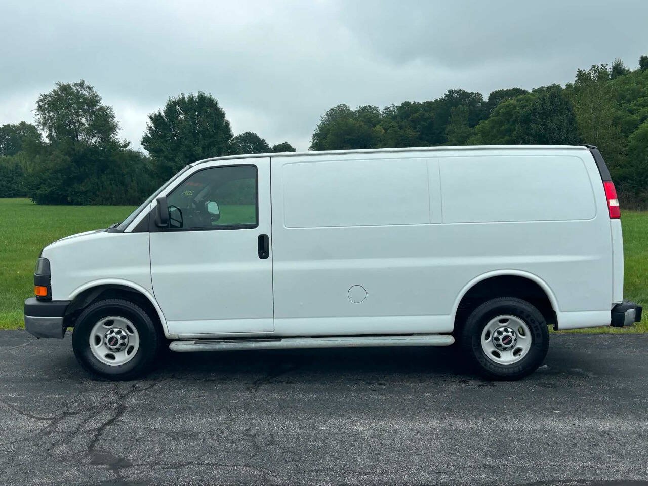 Used 2015 GMC Savana 2500 RWD image 3