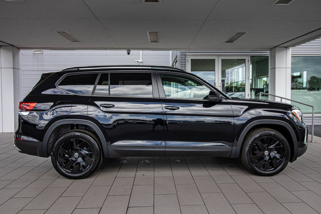 New 2026 Volkswagen Atlas SE FWD image 3