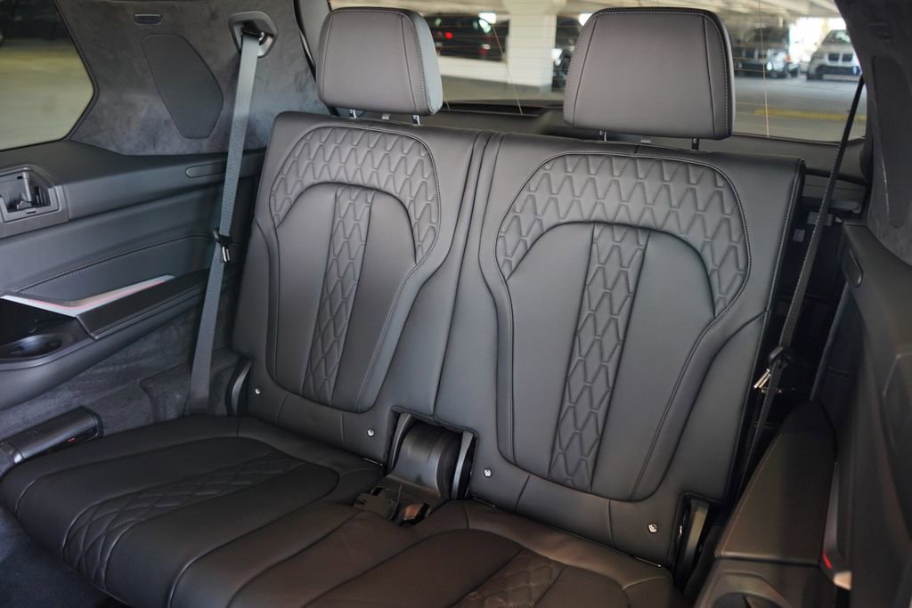 New 2026 BMW X7 M60i w/ Climate Comfort Package image 17