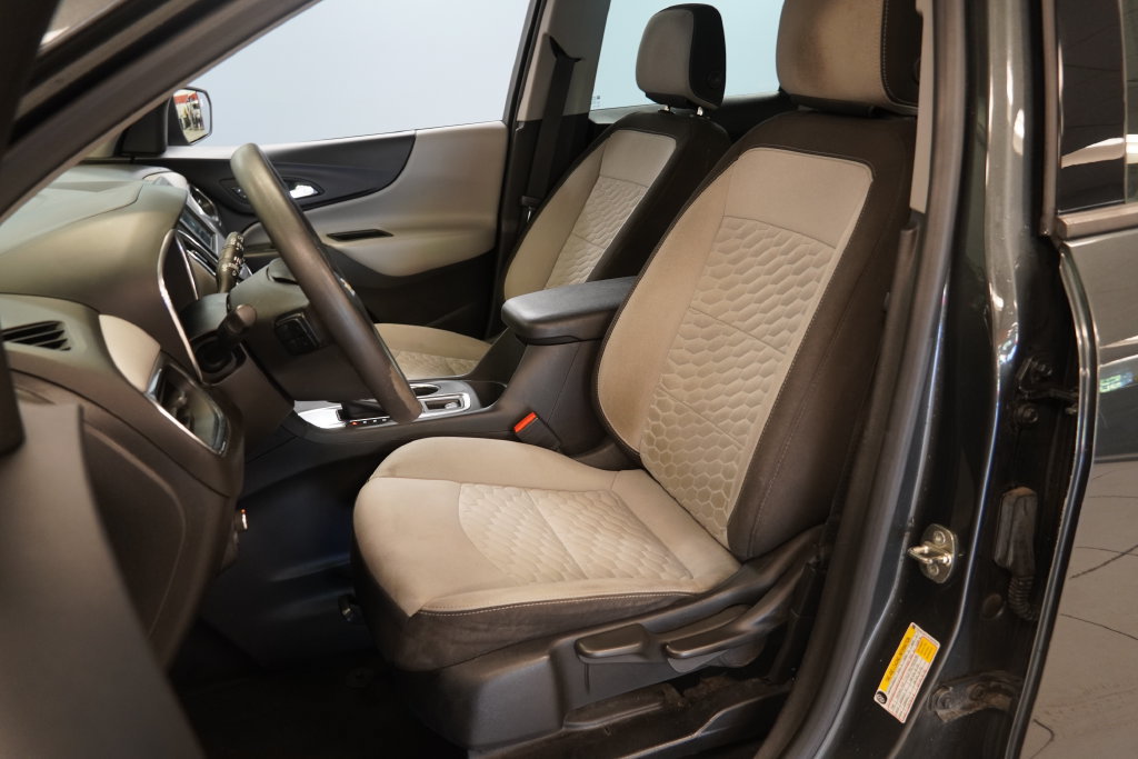 Used 2019 Chevrolet Equinox LS FWD image 3