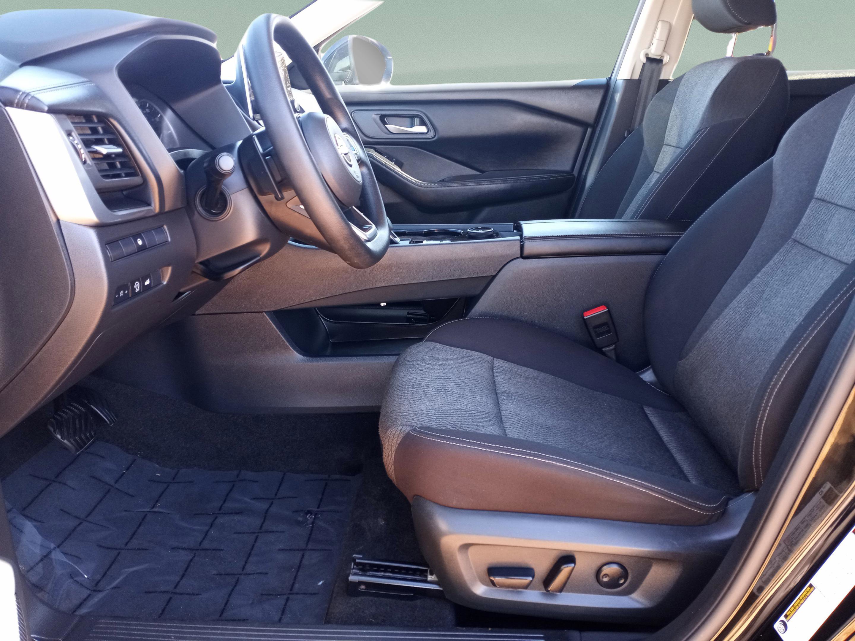 Used 2024 Nissan Rogue SV image 21