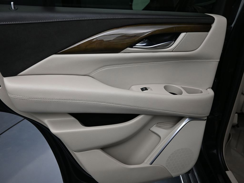 Used 2020 Cadillac Escalade Luxury image 26