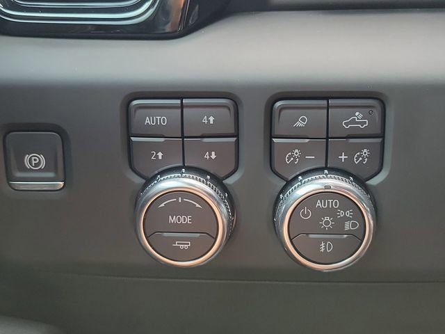 Used 2025 GMC Sierra 2500 AT4 w/ AT4 Premium Plus Package AWD/4WD image 27