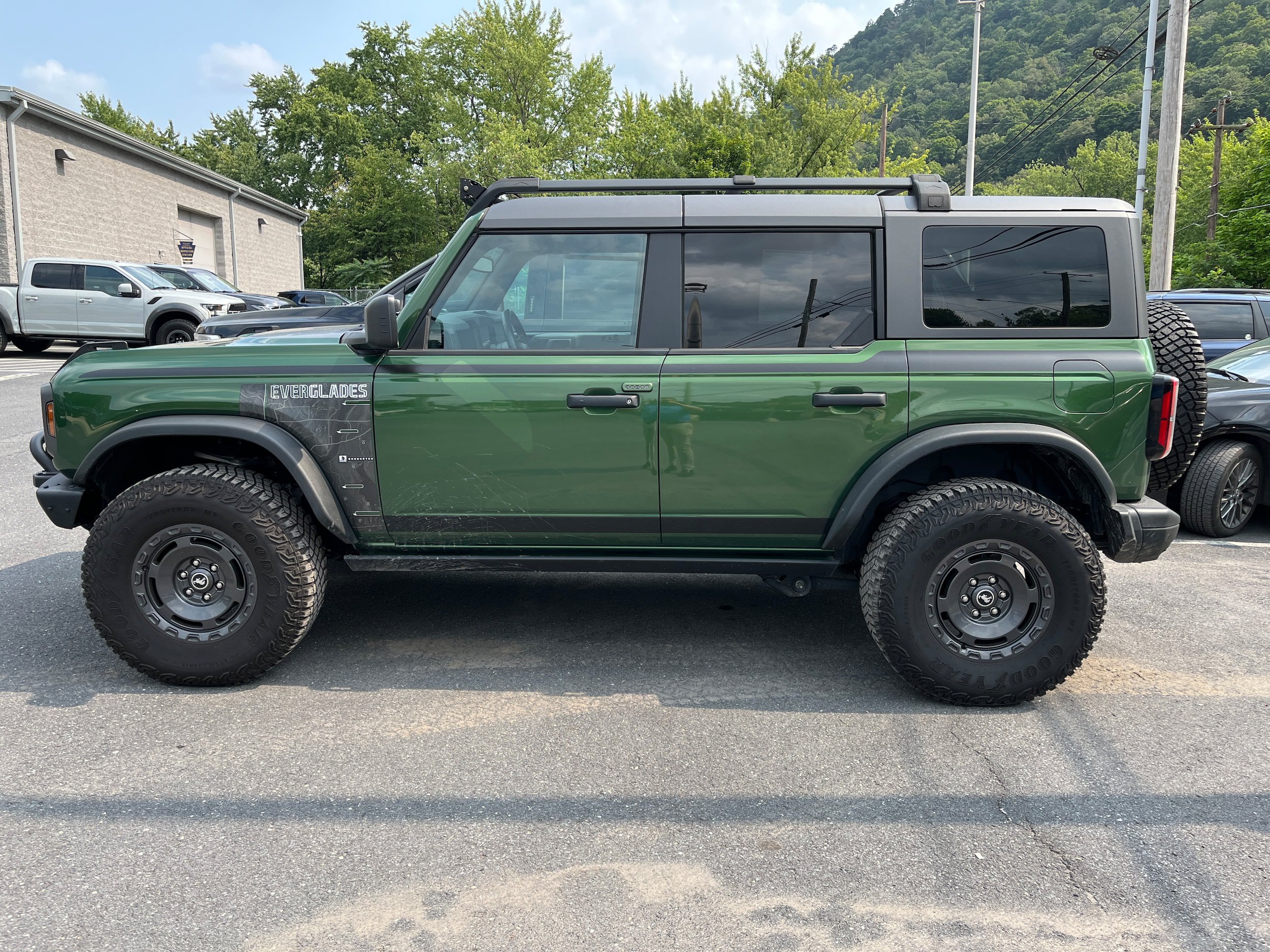 Used 2024 Ford Bronco Everglades AWD/4WD image 3