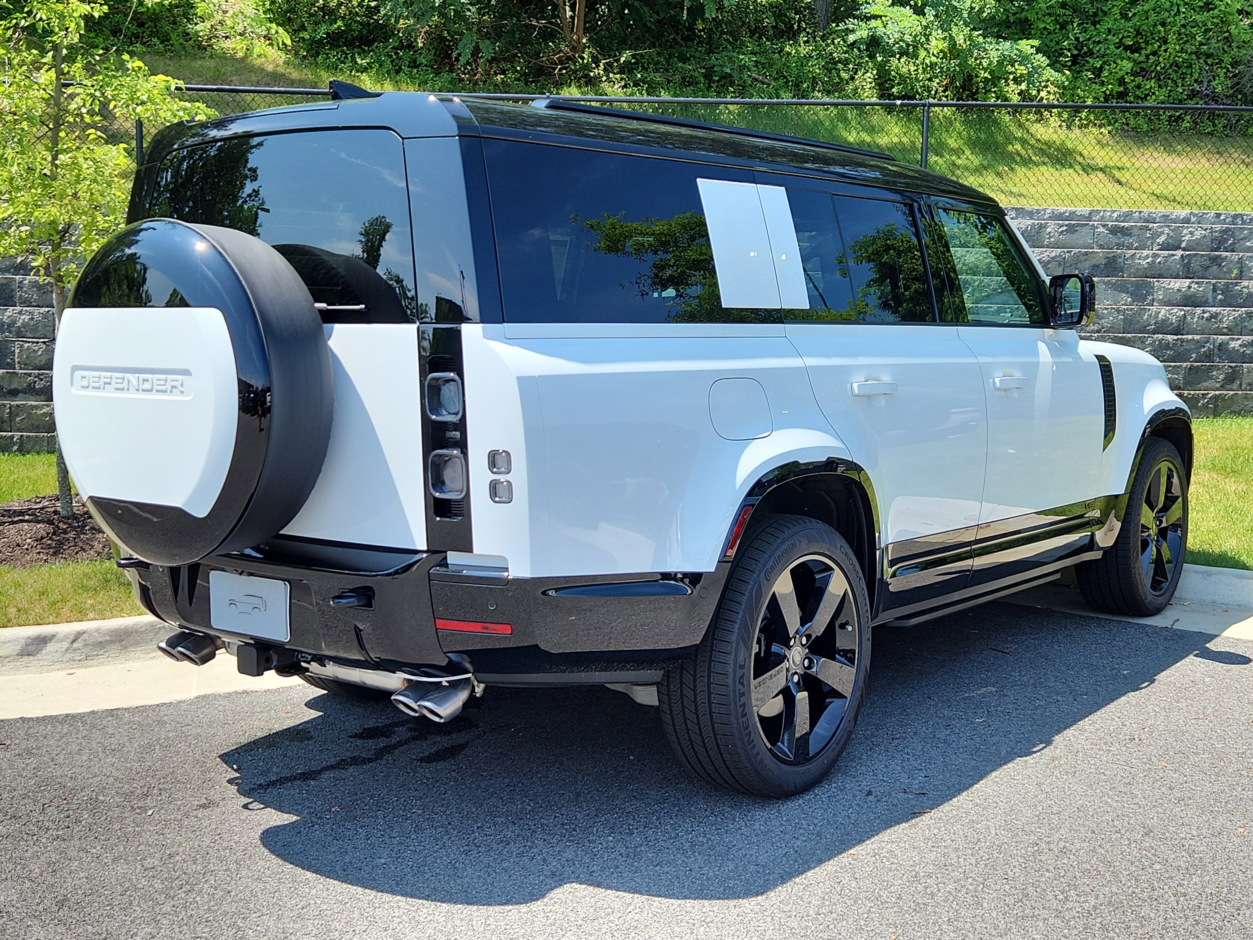 Used 2025 Land Rover Defender 130 V8 video 2