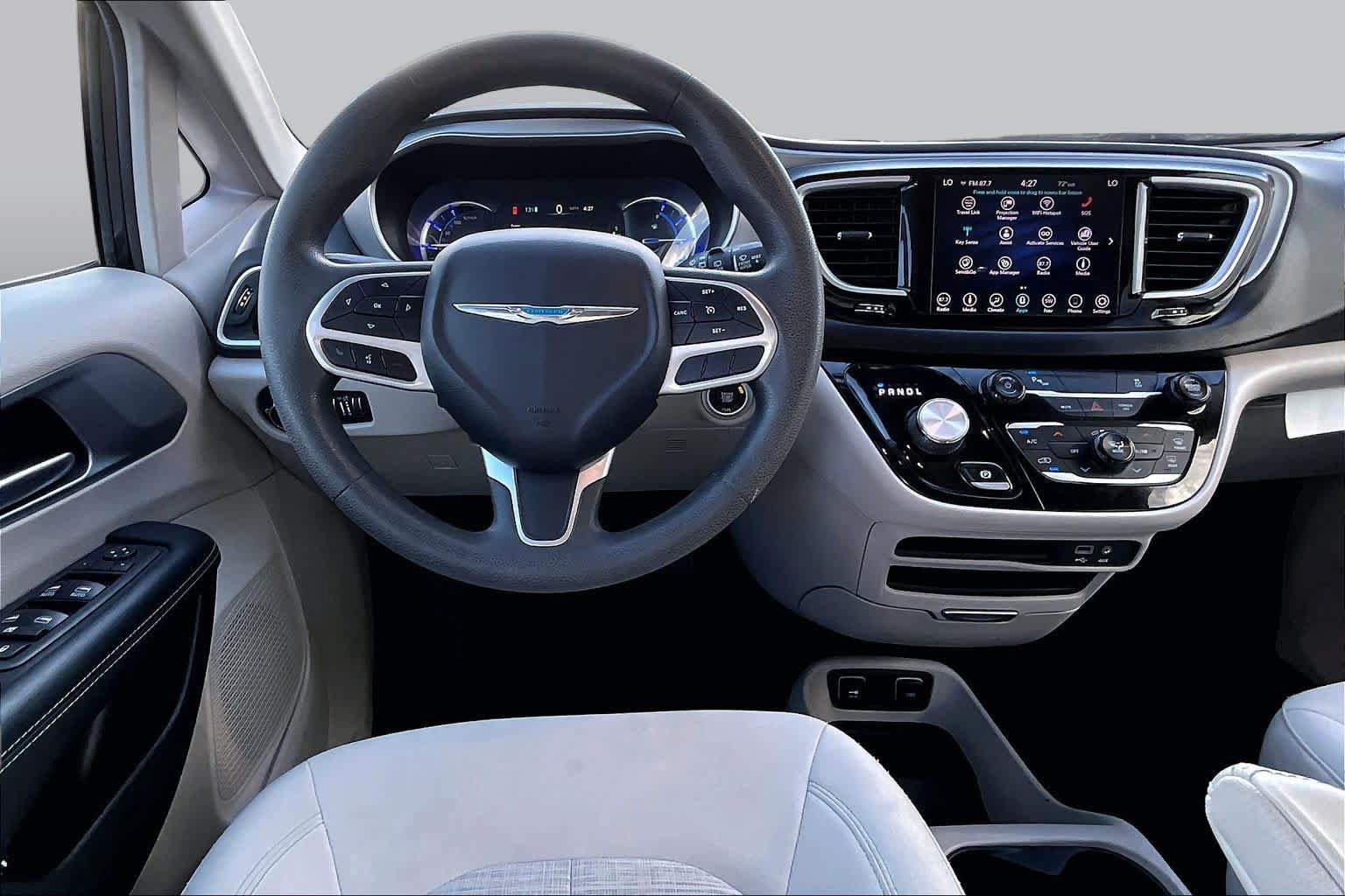 Used 2018 Chrysler Pacifica Touring Plus FWD image 6