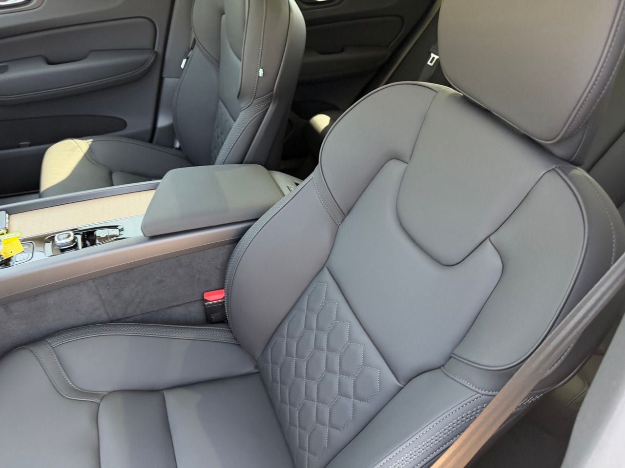 New 2026 Volvo XC60 T8 Plus w/ Protection Package Premier AWD/4WD image 17