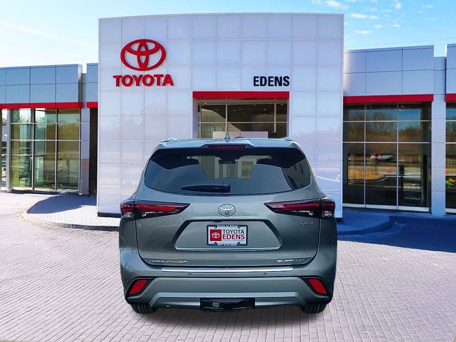 New 2026 Toyota Highlander Platinum image 4