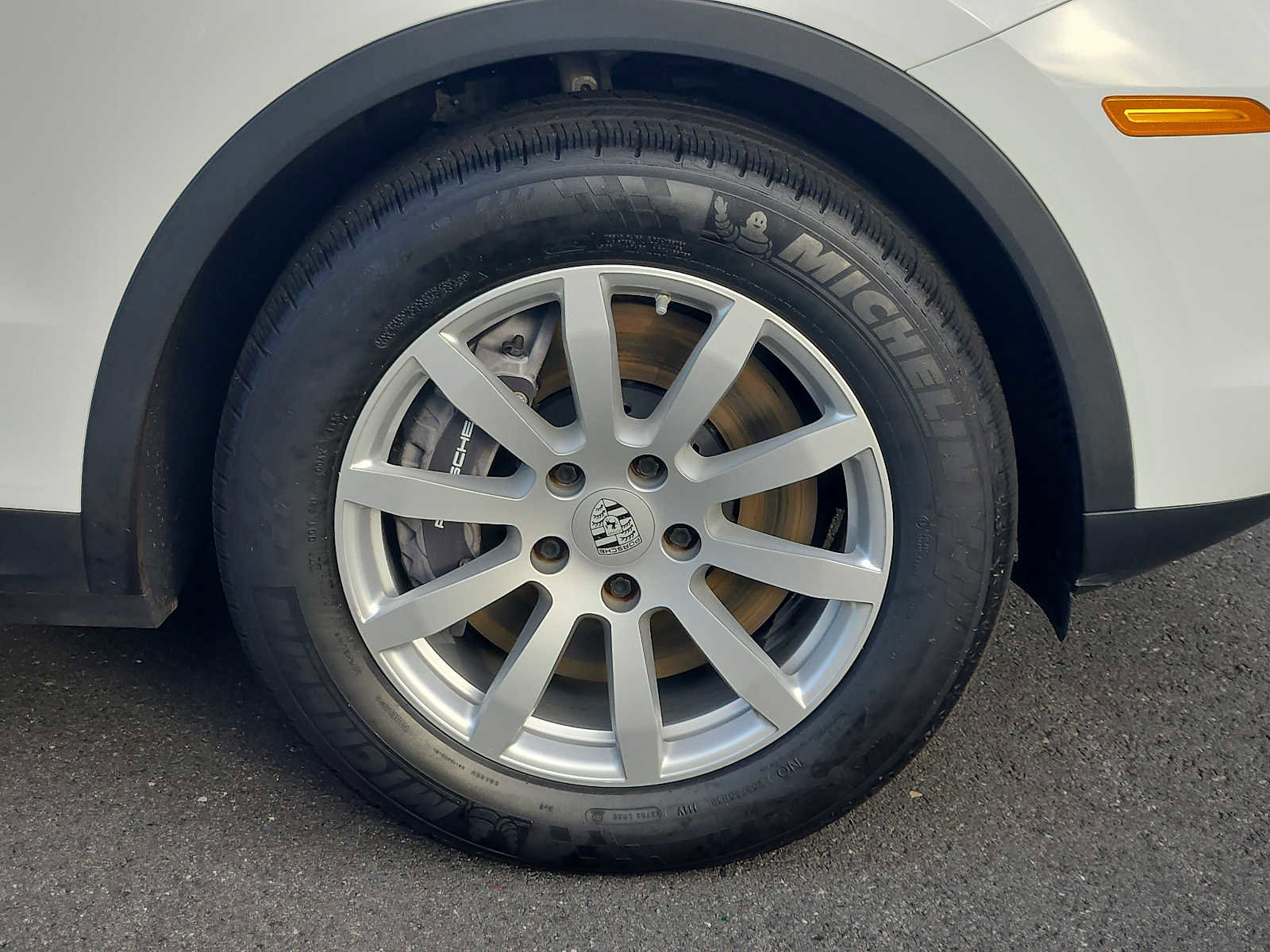 Used 2022 Porsche Cayenne Platinum Edition image 8