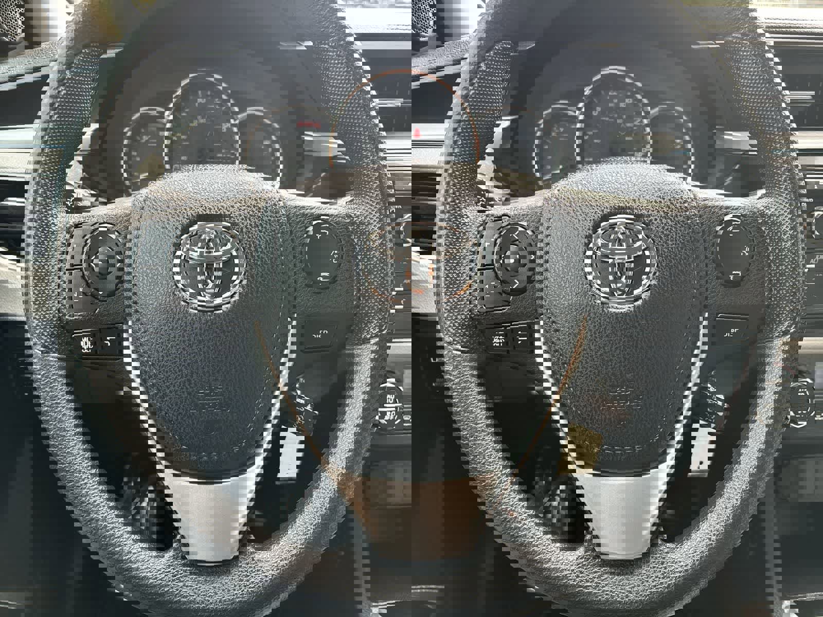 Used 2015 Toyota Corolla LE image 12