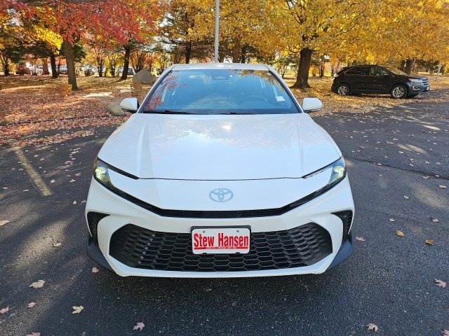 Used 2025 Toyota Camry SE image 9