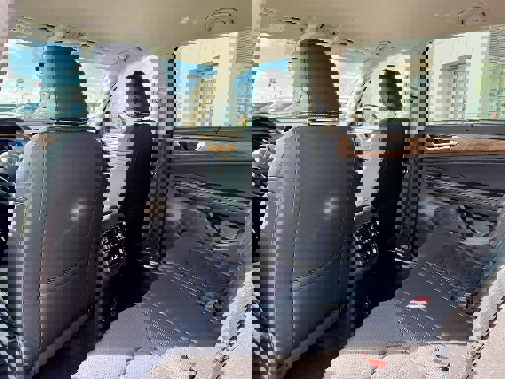 Used 2025 Volkswagen Atlas SE image 13