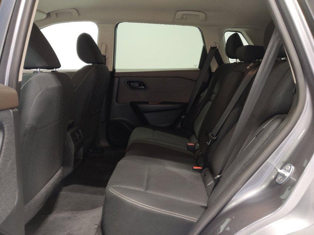 Used 2023 Nissan Rogue S image 18