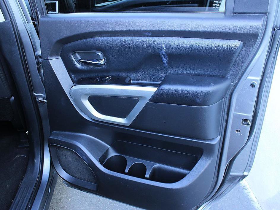 Used 2017 Nissan Titan SV image 22