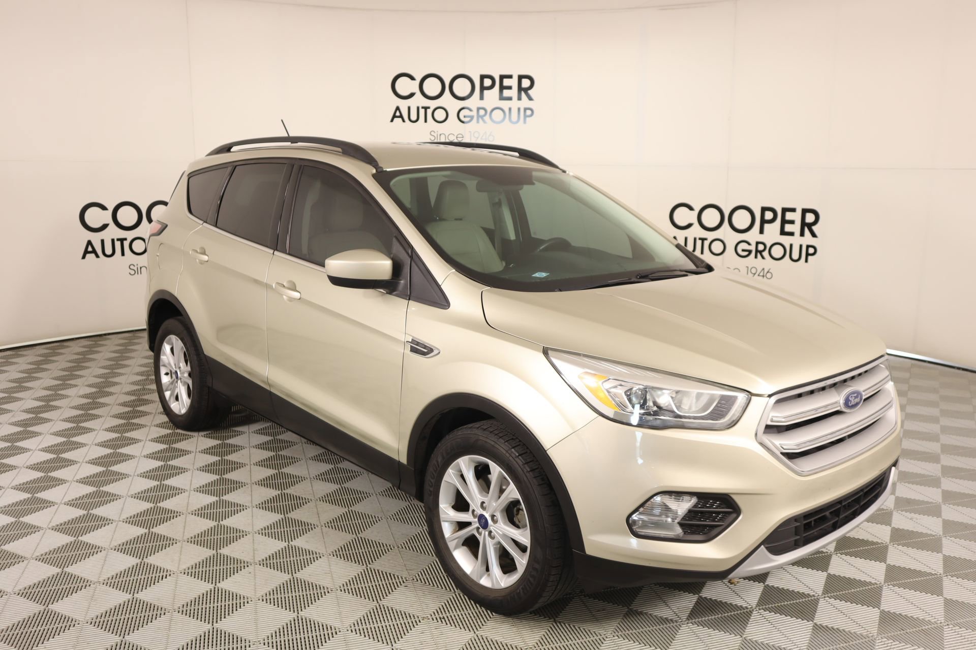 Used 2018 Ford Escape SEL image 1