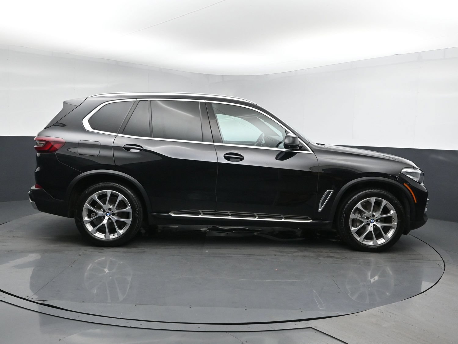 Used 2021 BMW X5 xDrive40i w/ Premium Package AWD/4WD image 3