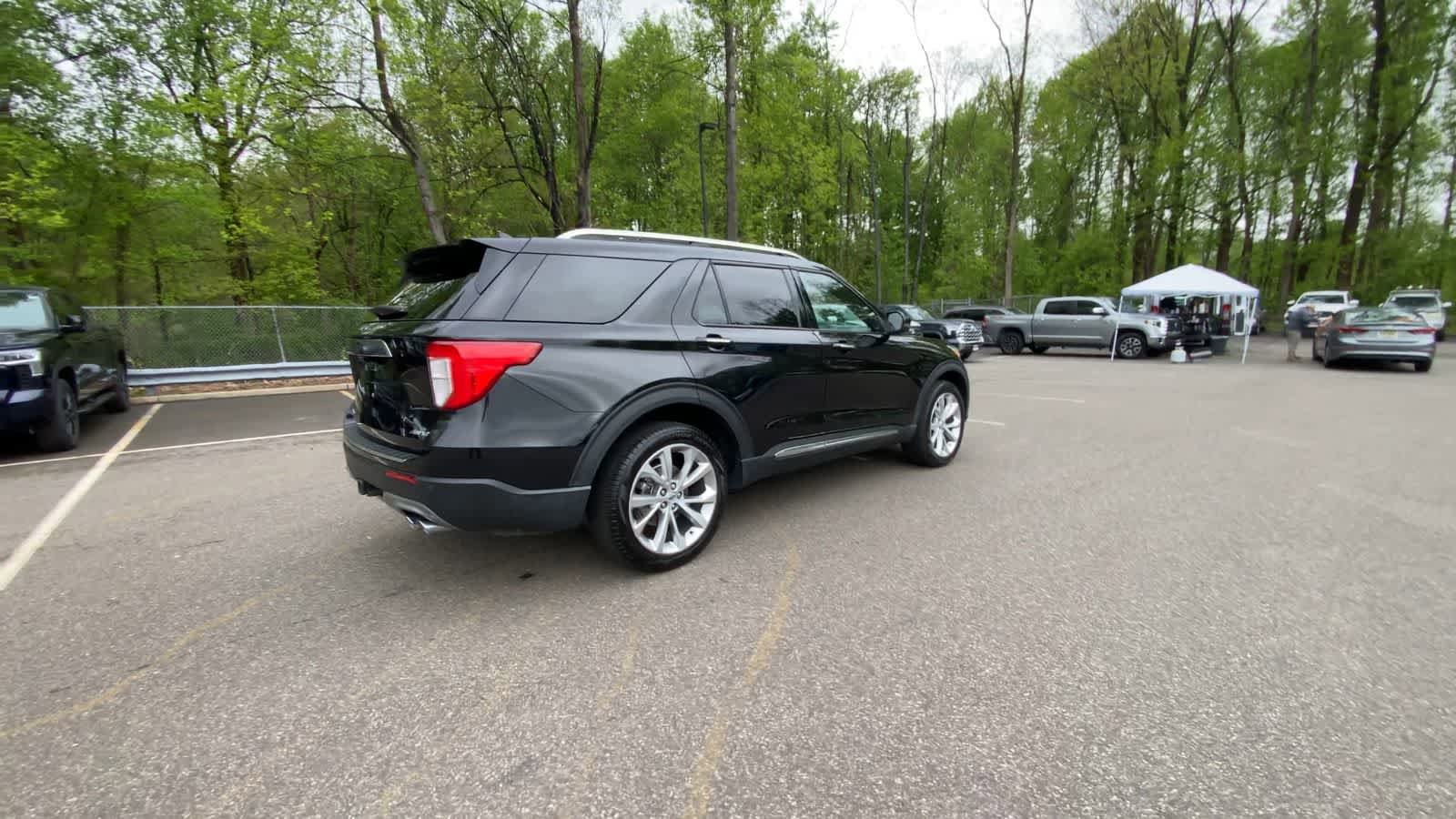 Used 2023 Ford Explorer Platinum w/ Technology Package AWD/4WD image 8