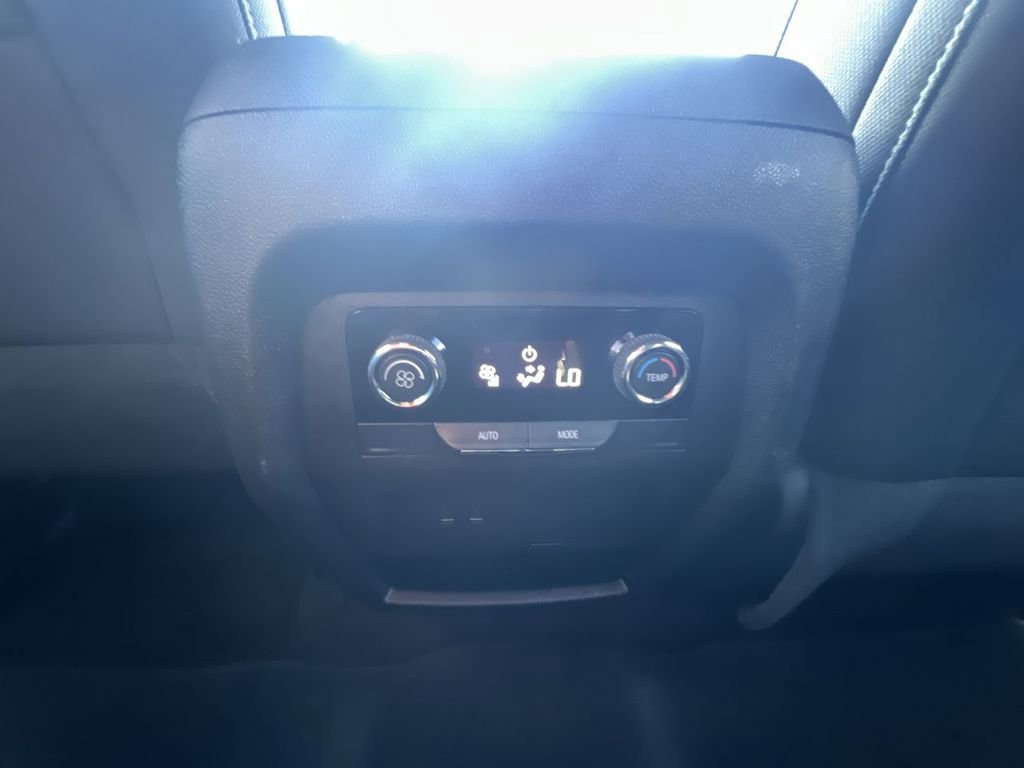 Certified 2025 Chevrolet Traverse LT image 21