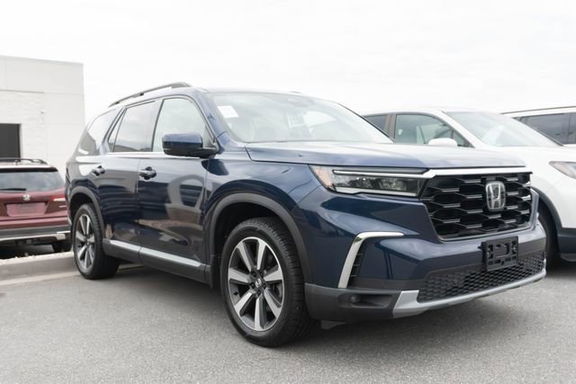 Used 2023 Honda Pilot Touring image 3