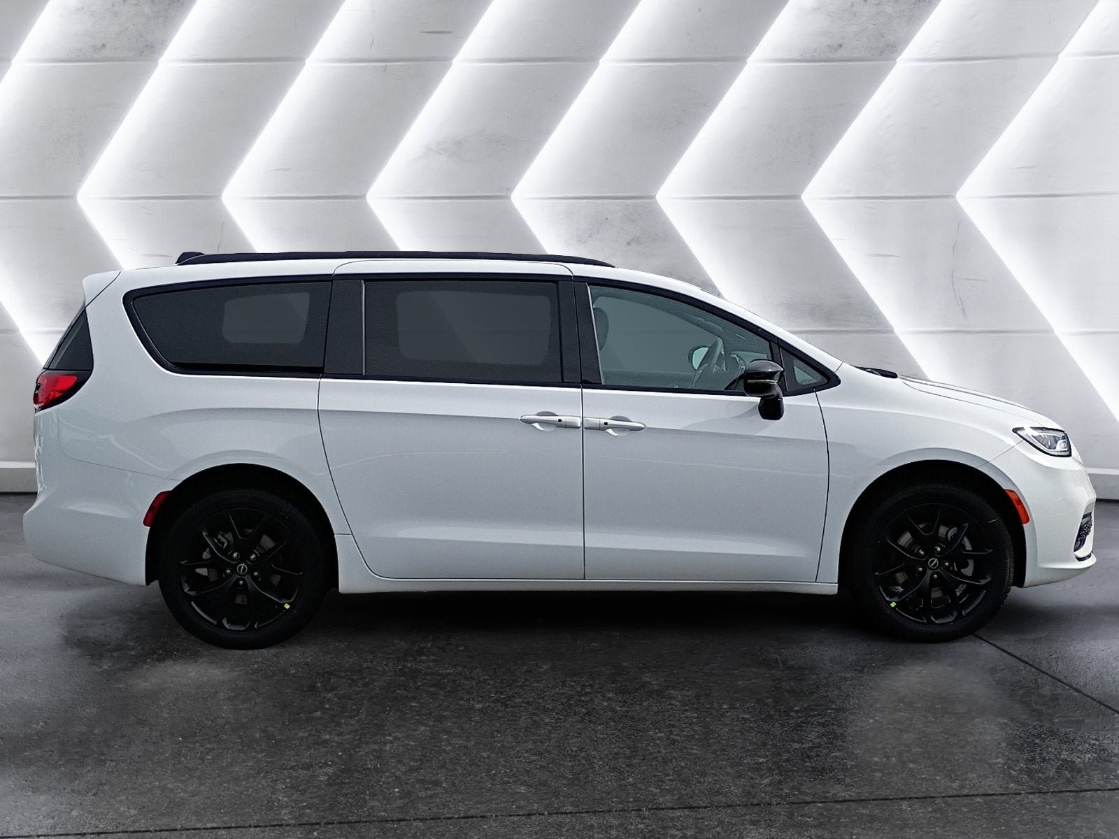 New 2026 Chrysler Pacifica Limited image 7