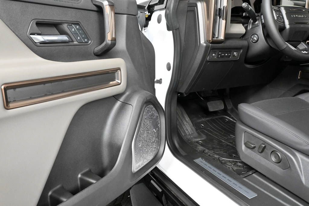 New 2025 GMC Hummer EV 3X w/ LPO, Cargo Utility Package image 6