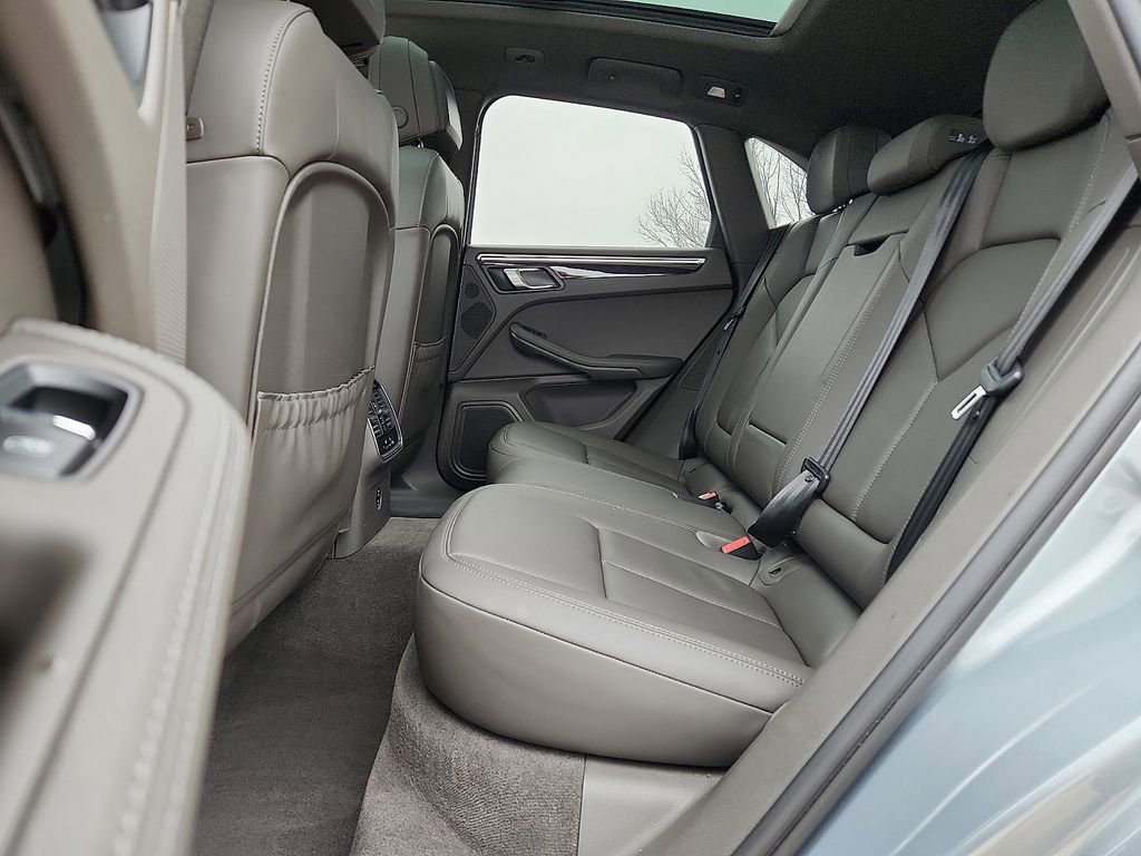 Certified 2023 Porsche Macan S image 11
