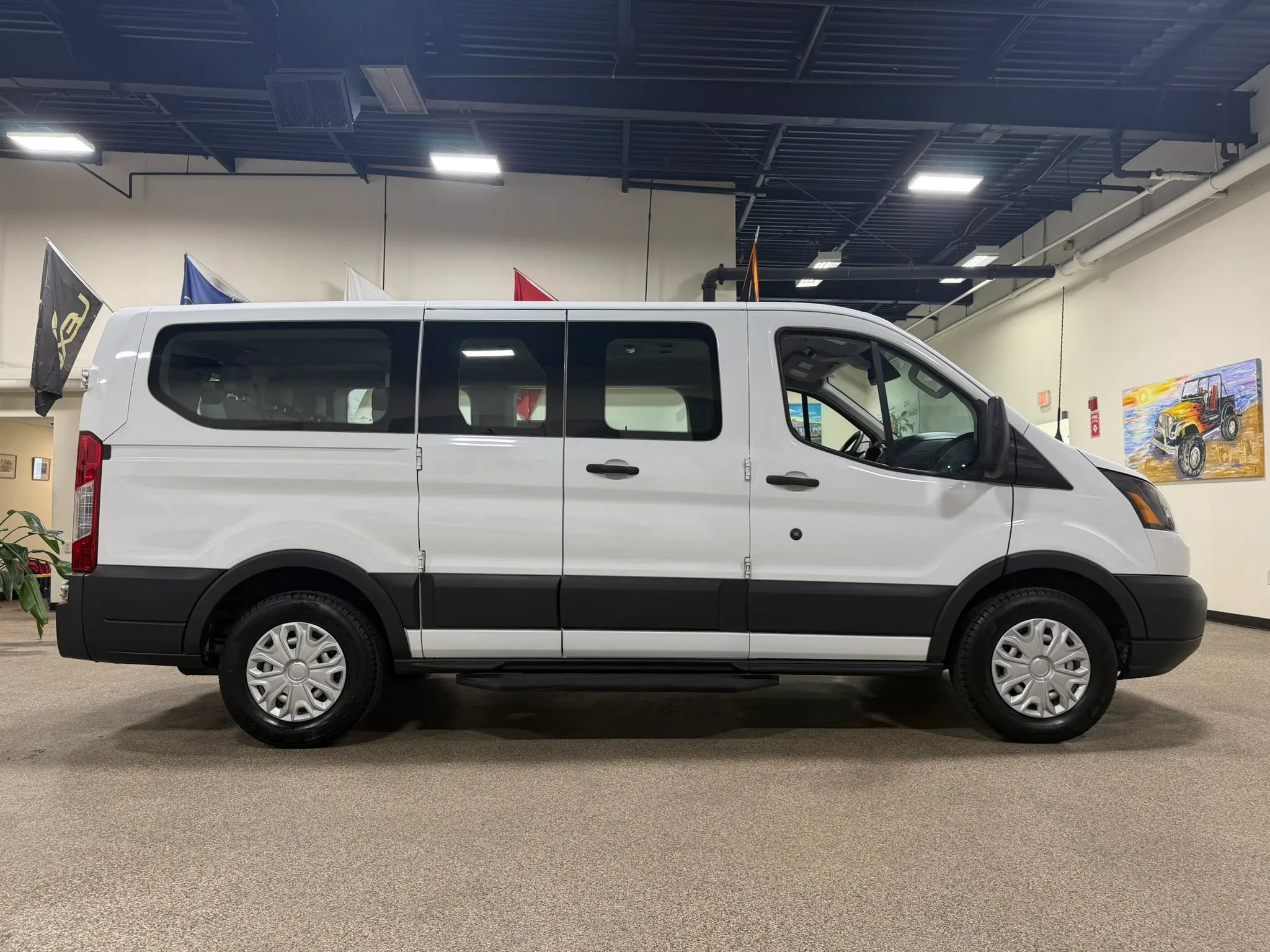 Used 2018 Ford Transit 150 XL RWD image 4