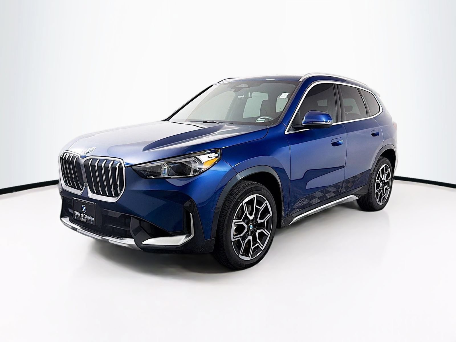 Used 2025 BMW X1 xDrive28i w/ Convenience Package AWD/4WD image 3