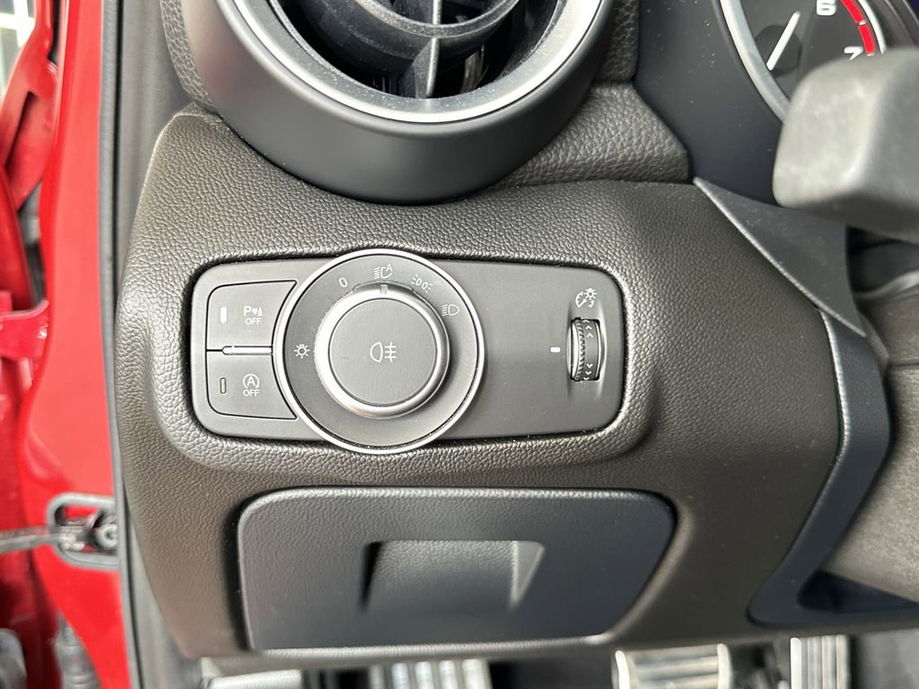 Used 2019 Alfa Romeo Giulia Ti Sport w/ Quick Order Package 22U Sport RWD image 18