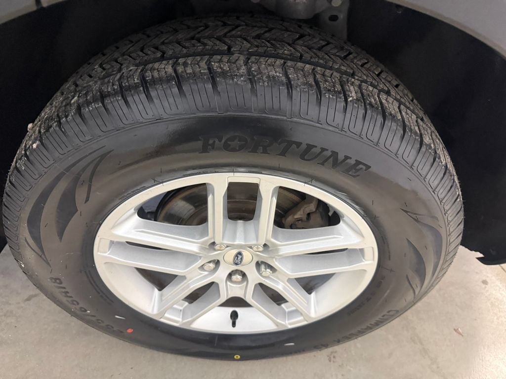 Used 2025 Ford Explorer Active AWD/4WD image 11