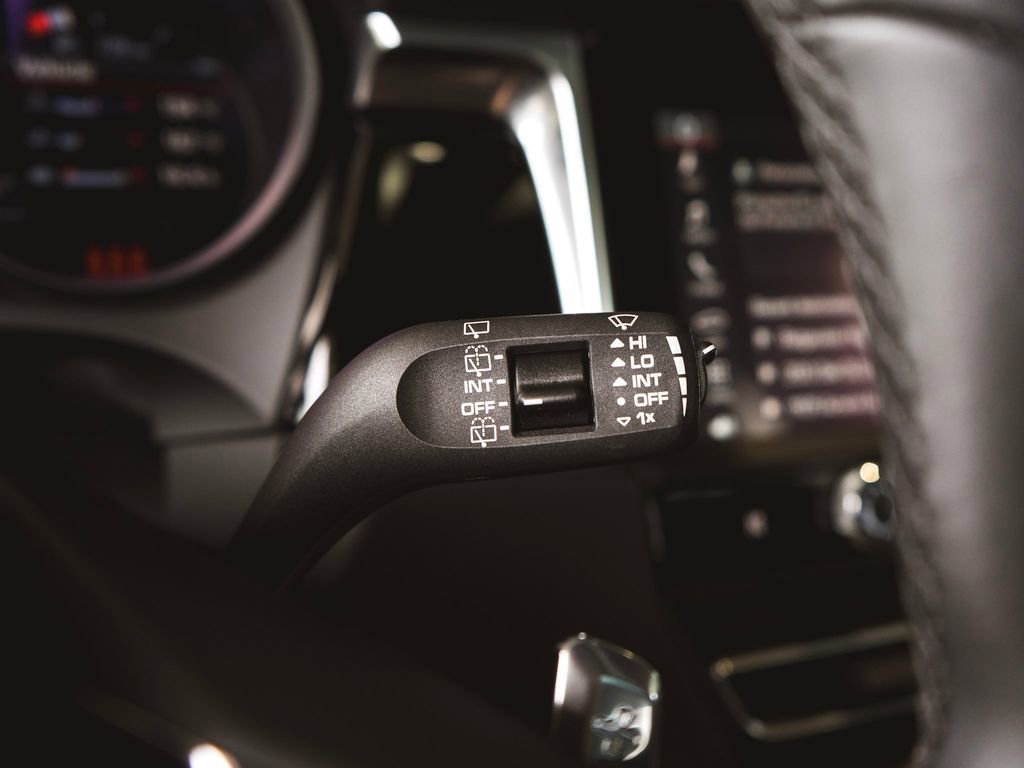 Used 2025 Porsche Macan image 24