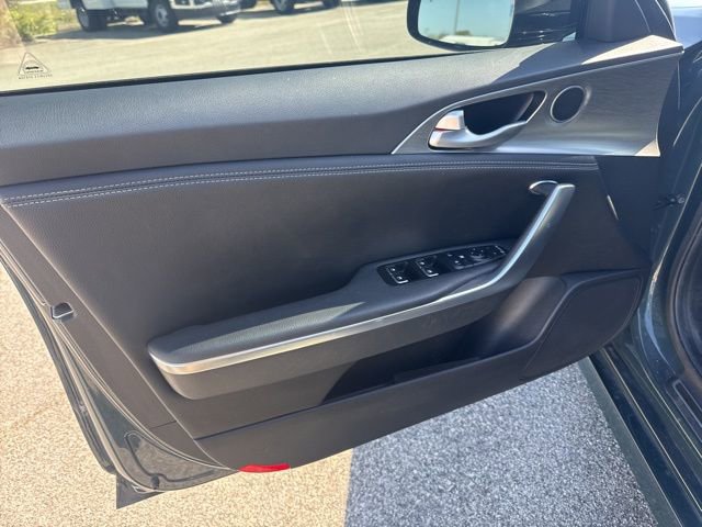 Used 2022 Kia Stinger GT1 image 30