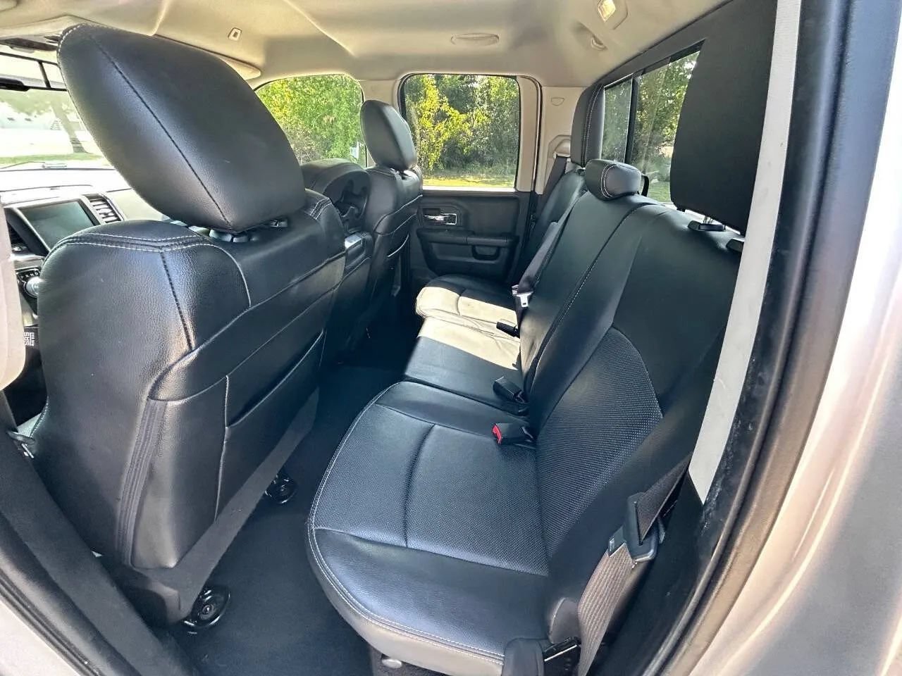 Used 2017 RAM 1500 Laramie RWD image 12