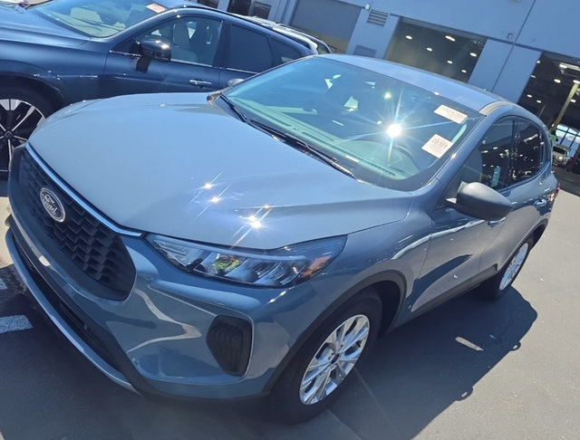 Certified 2025 Ford Escape Active FWD image 2
