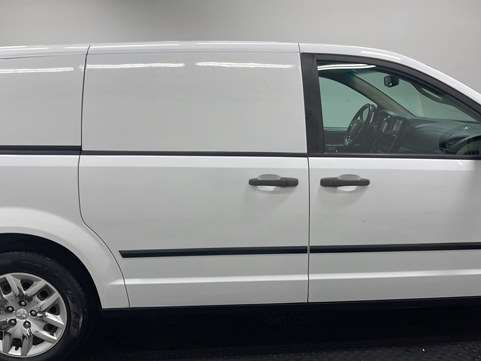 Used 2014 RAM C/V Tradesman w/ UConnect Hands-Free Group FWD image 18