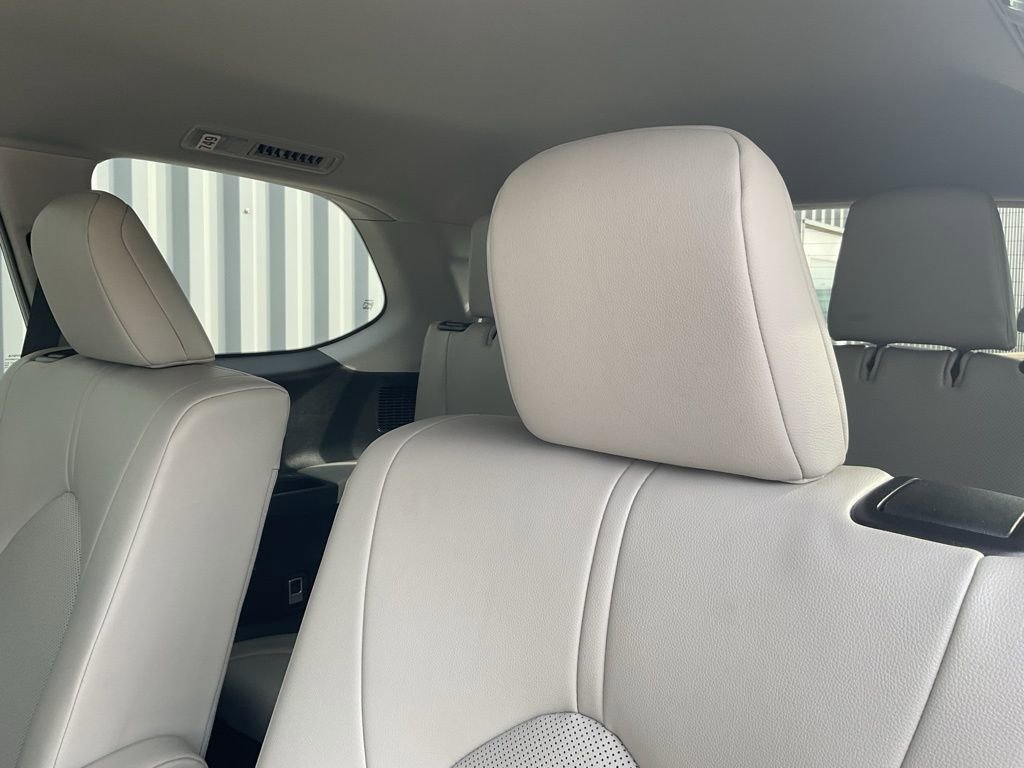 Used 2025 Toyota Grand Highlander AWD image 18