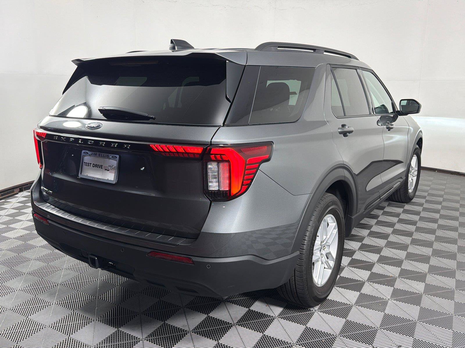 Used 2026 Ford Explorer Active RWD image 7