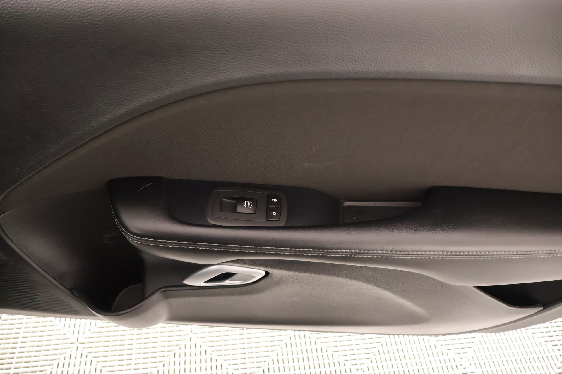 Used 2020 Dodge Challenger SXT RWD image 13