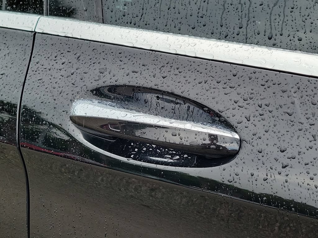 Used 2018 Mercedes-Benz C 300 Sedan image 11