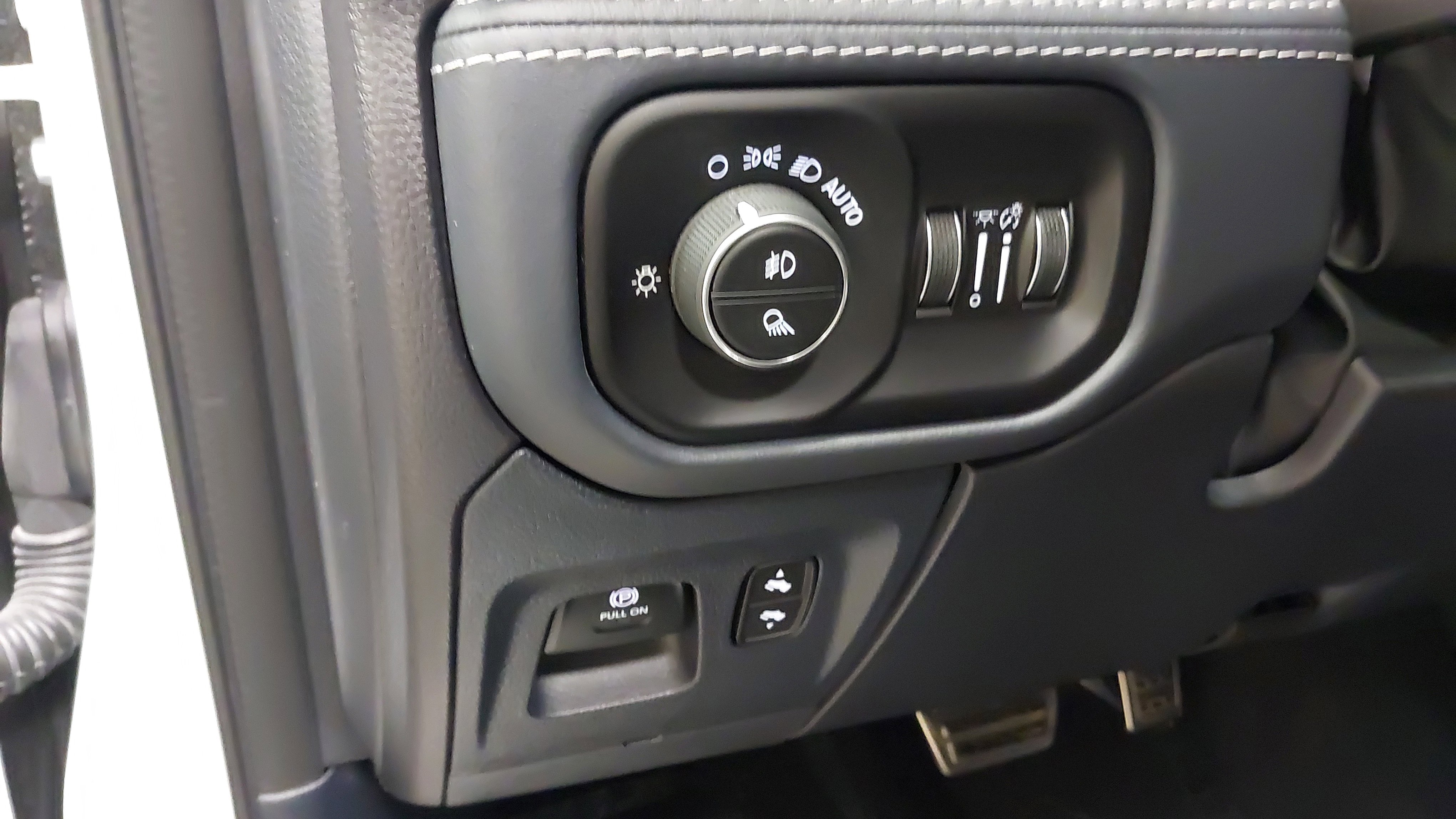 Used 2023 RAM 1500 Limited image 23