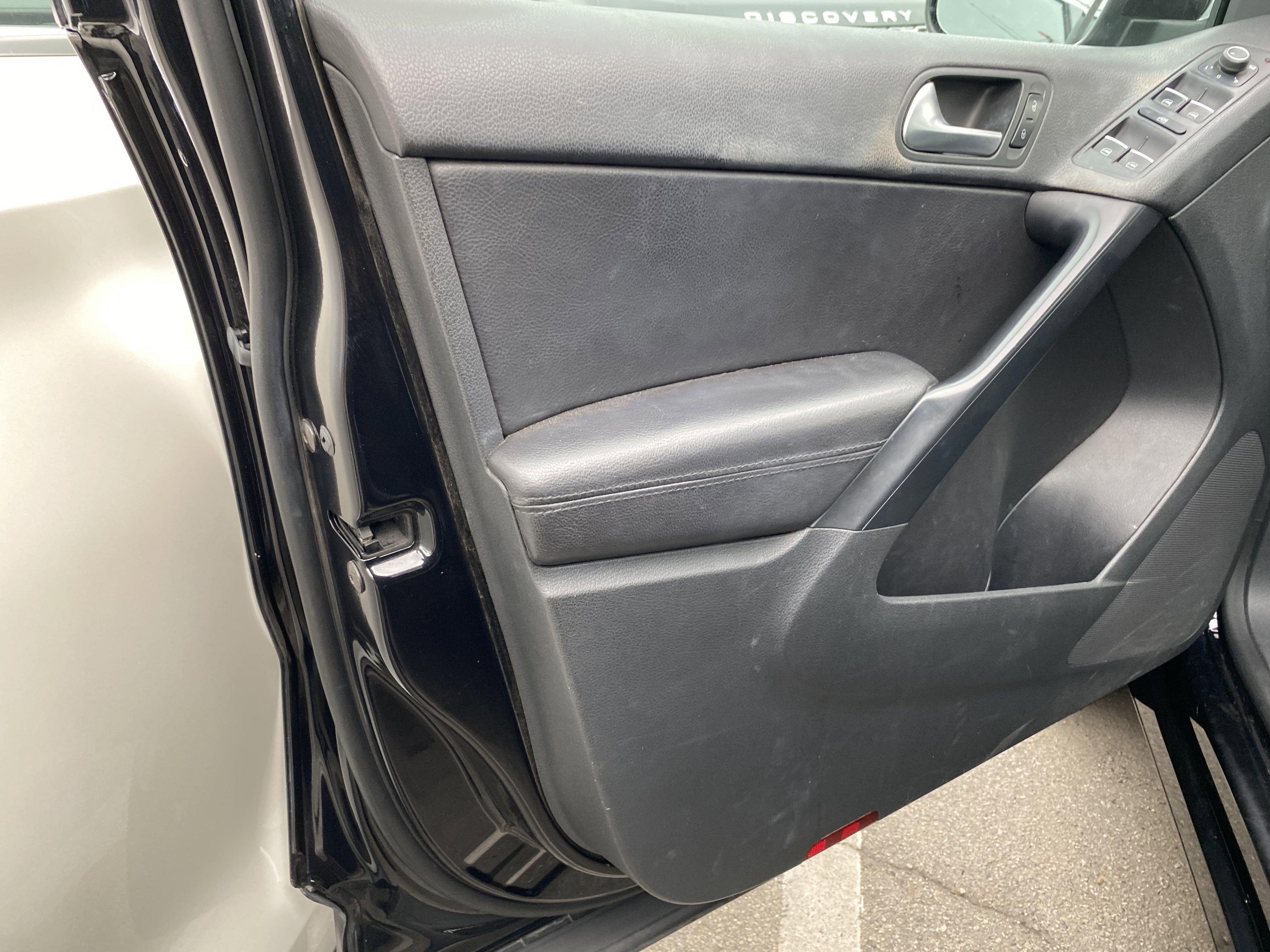 Used 2017 Volkswagen Tiguan Sport image 12