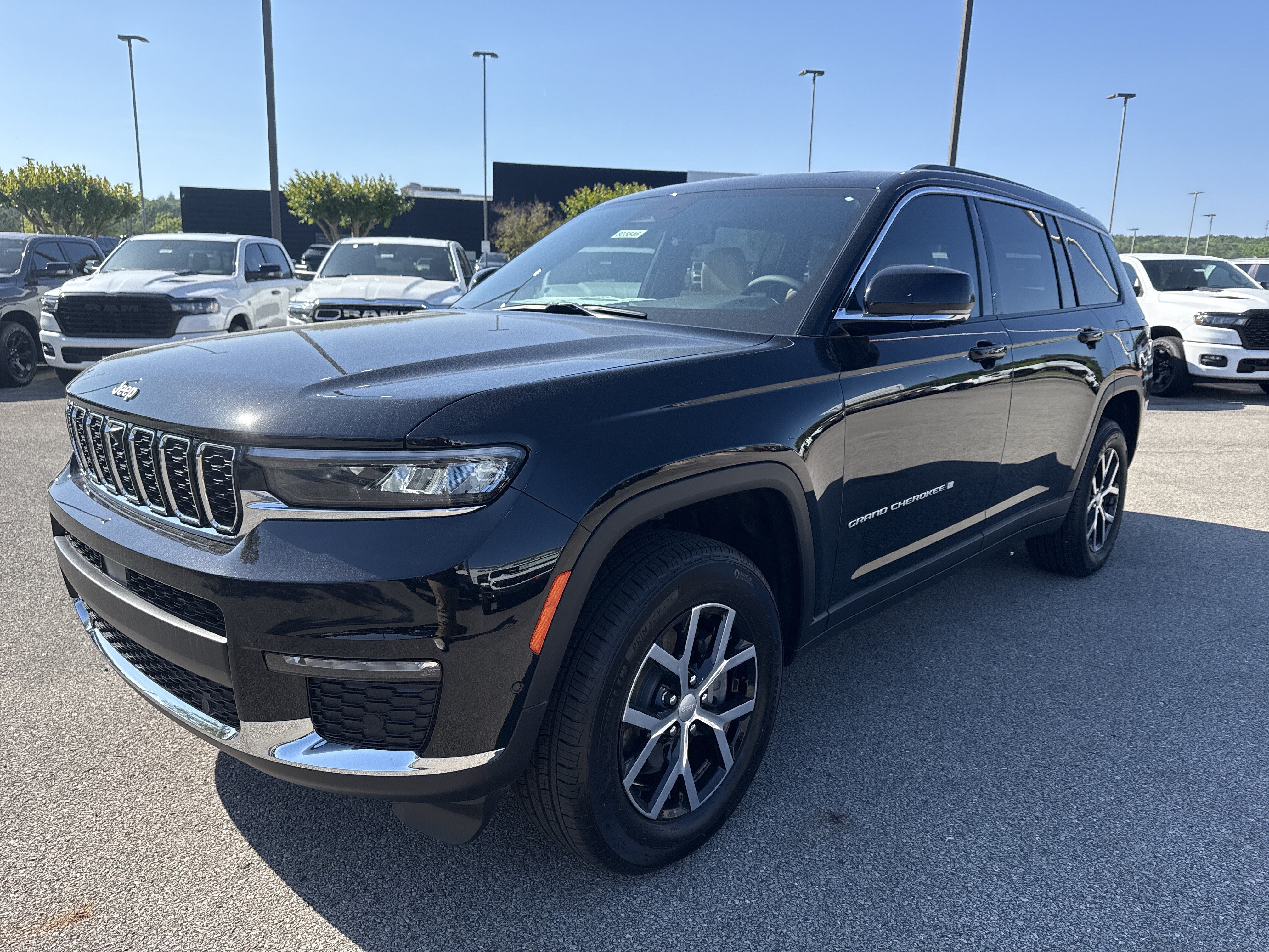 New 2025 Jeep Grand Cherokee L Limited w/ Luxury Tech Group II AWD/4WD image 3