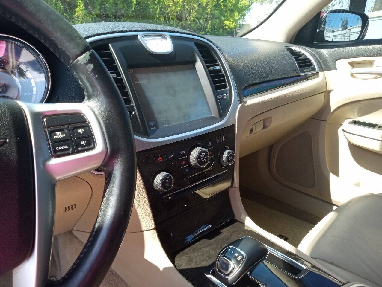Used 2013 Chrysler 300 RWD image 12