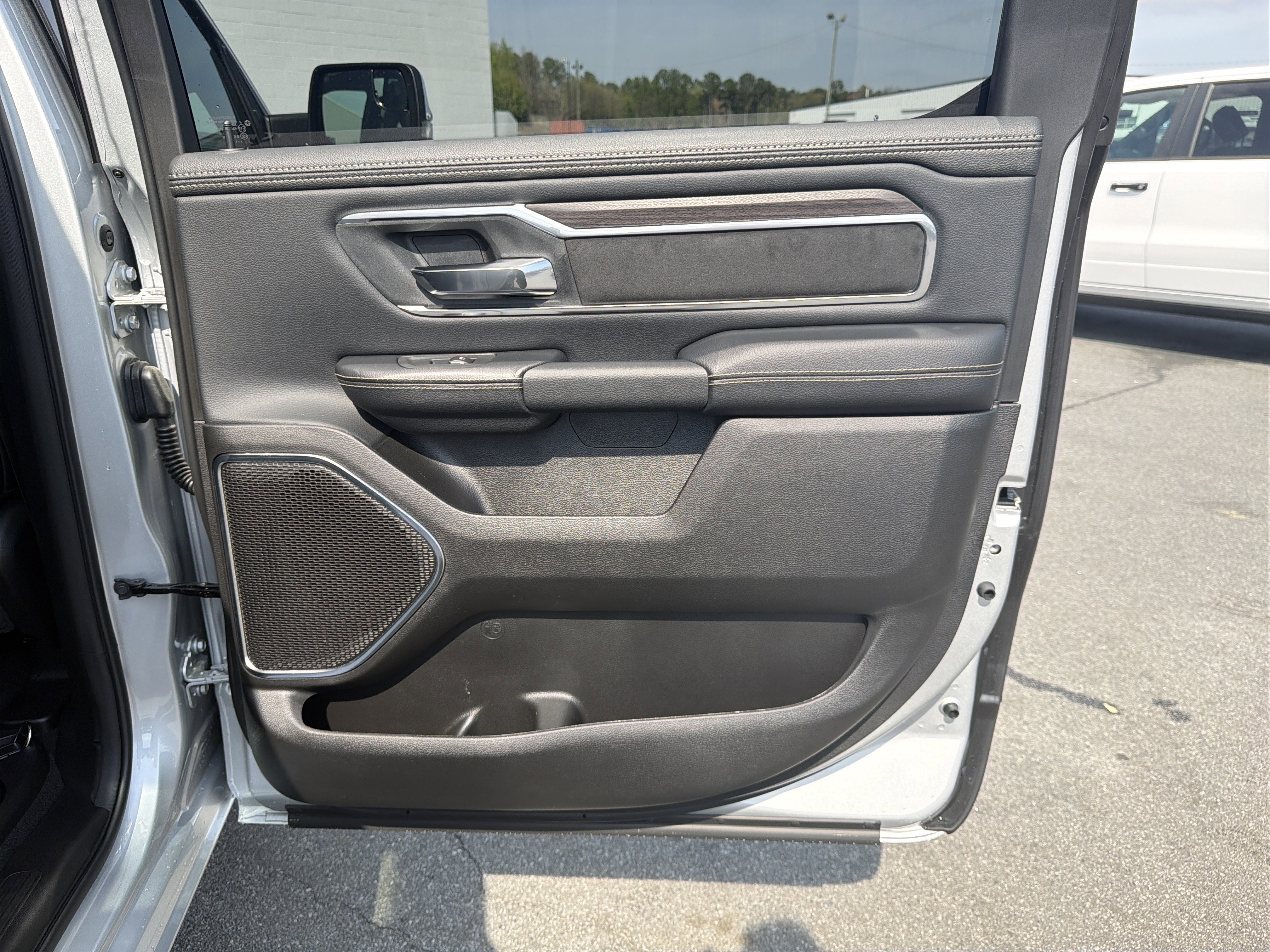 New 2026 RAM 1500 Laramie AWD/4WD image 19