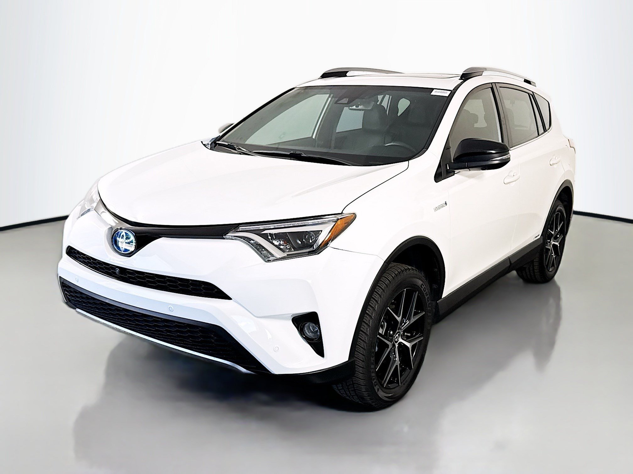 Used 2018 Toyota RAV4 SE w/ Advanced Technology Package AWD/4WD image 4