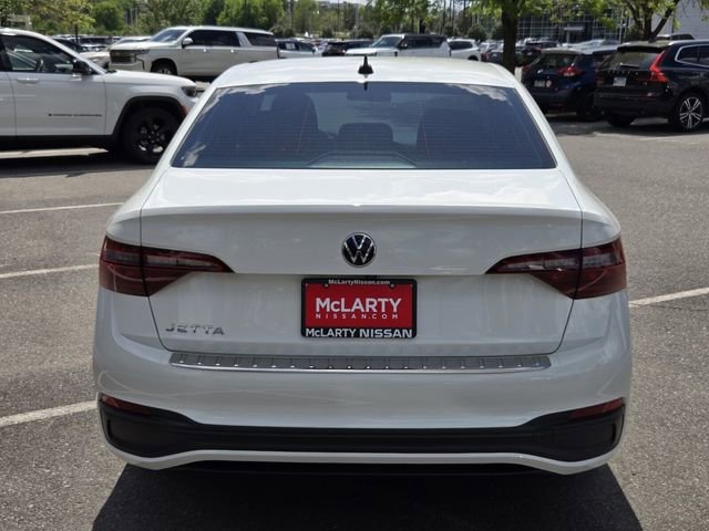 Used 2022 Volkswagen Jetta S image 4