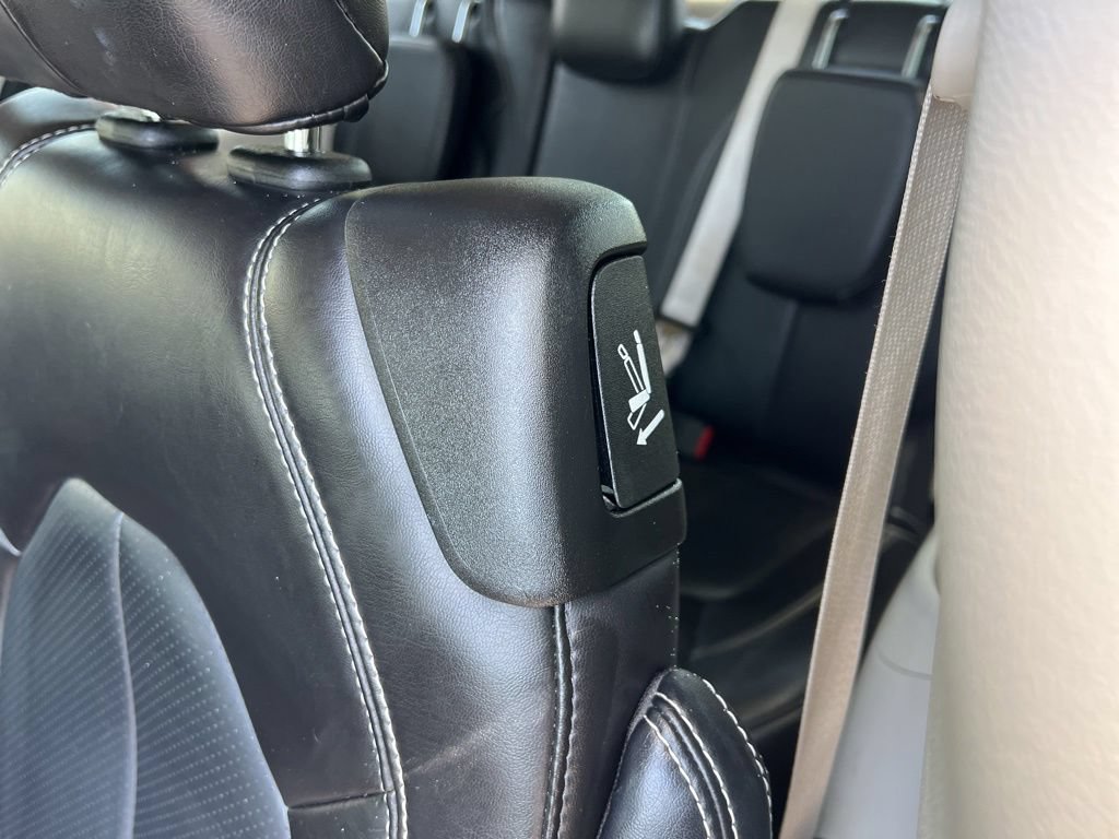 Certified 2023 Chrysler Pacifica Touring-L FWD image 48
